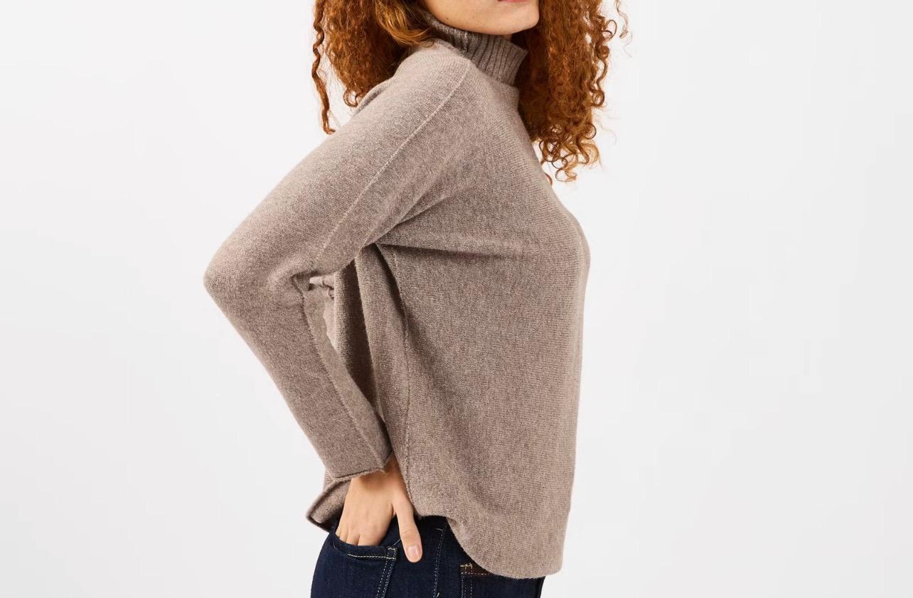 Maglia Charlie a Collo Alto in Tessuto Caldo e Confortevole con Bordo a Costine