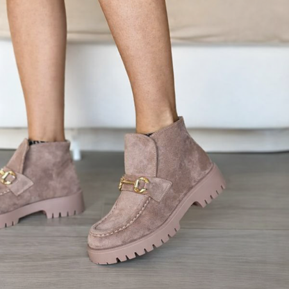 Mocassini Ginevra con caviglia alta scarponcini fibbia oro