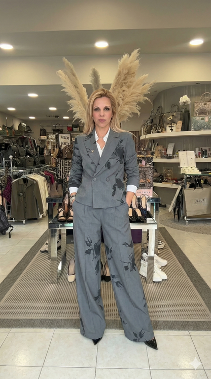 Aurvos Completo Grigio Floreale Elegante